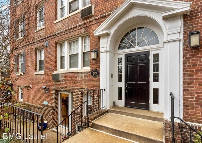 Foto del edificio - 1 br, 1 bath House - 4491 MacArthur Blvd N...