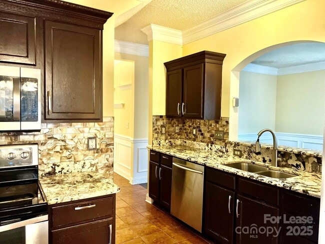 Building Photo - 905 Doris Ray Ct