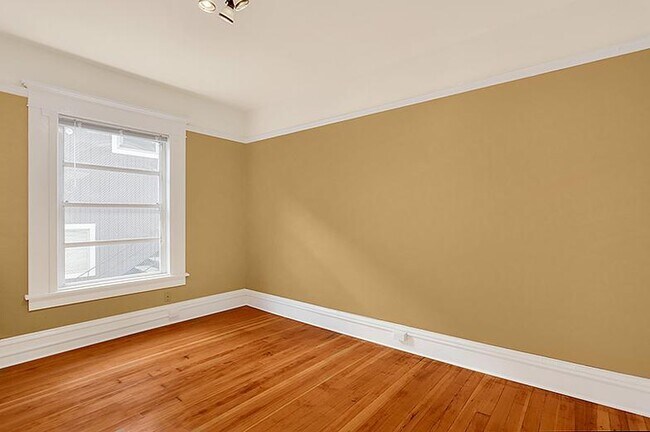 Foto del edificio - 639 West Emerson ST