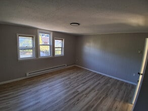 Building Photo - 67 Railroad St