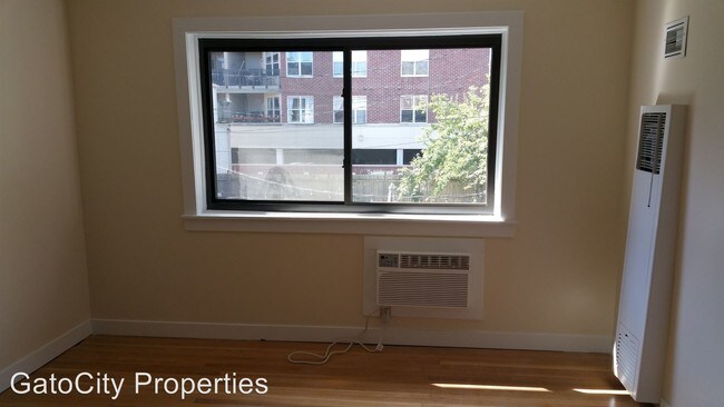 Foto del edificio - 1639 N Farwell Ave