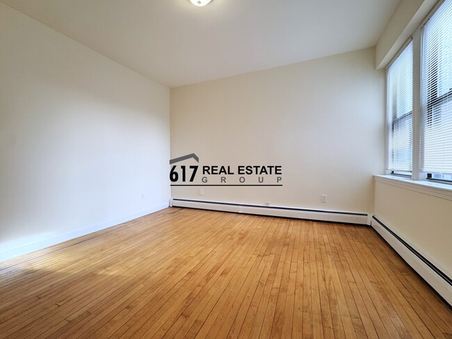 Foto del edificio - 64 Brighton Ave