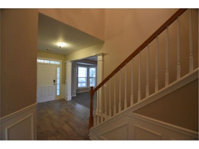Building Photo - 507 Waterfall Dr