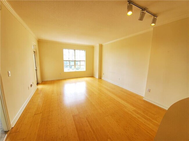 Building Photo - 1101 Juniper St NE