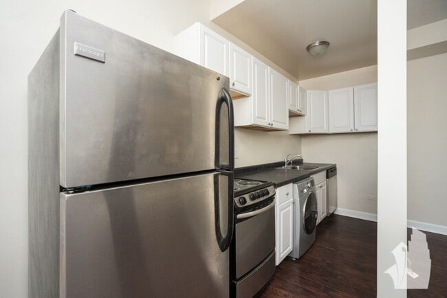 Building Photo - 3346 N Marshfield Ave