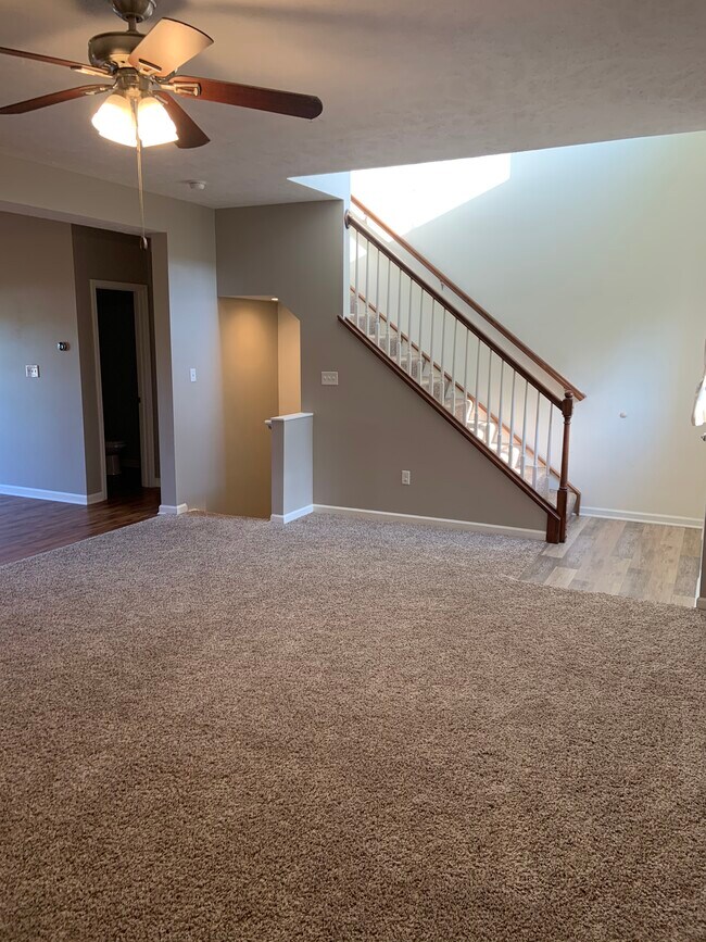 Building Photo - 1505 Canterbury Dr