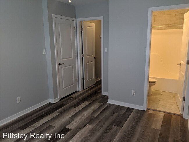 Foto del edificio - 3 br, 2.5 bath Apartment - 1044 Regent Drive