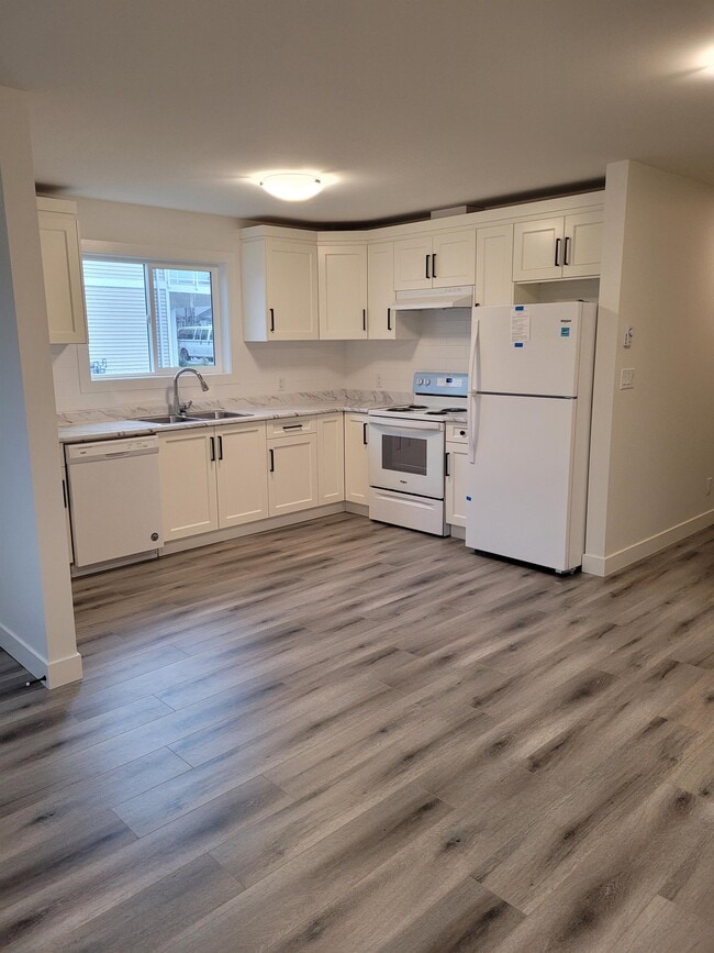 Building Photo - 596 Lance Pl