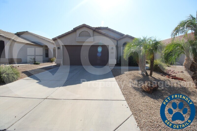 Primary Photo - 1052 S Sierra St