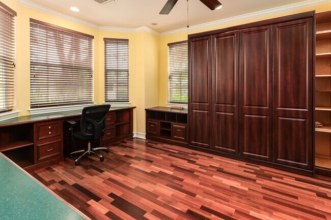 Foto del edificio - 310 Tuxedo Ln