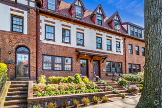 Building Photo - 374 Burns St