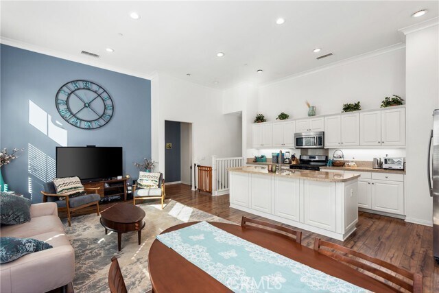 Building Photo - 136 Coralwood