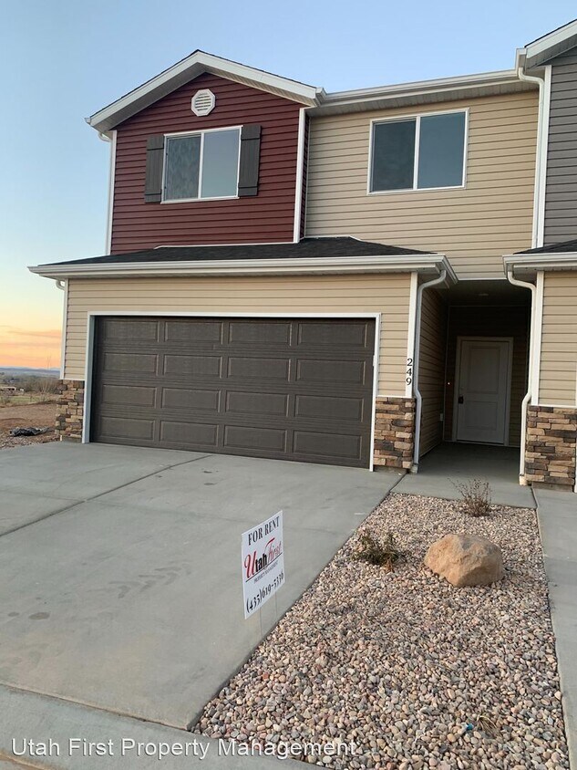 Foto principal - 3 br, 2.5 bath House - 3056 N 175 E