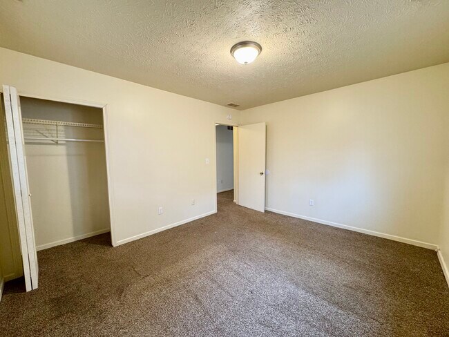 Foto del edificio - 1062 Merton Ave