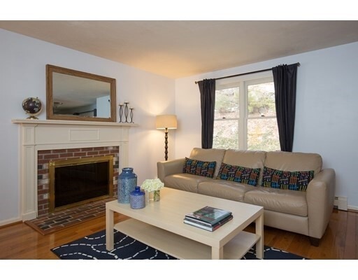 Building Photo - 63 Farwell St