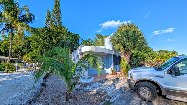 Building Photo - 3813 N Old Dixie Highway A Boynton Beach F...