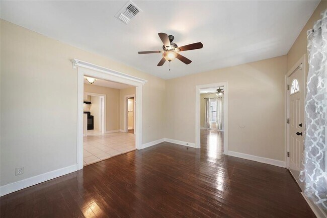 Foto del edificio - 1007 E 25th St