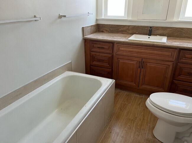 Front Bathroom - 5727 3rd Ave