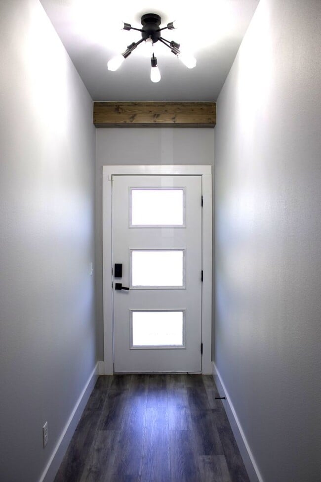 Building Photo - Modern 1-Bedroom Oasis in Bentonville with...