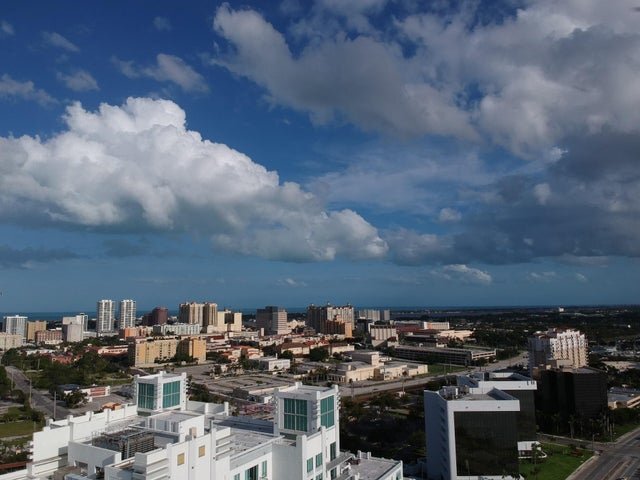 Foto del edificio - 300 S Australian Ave