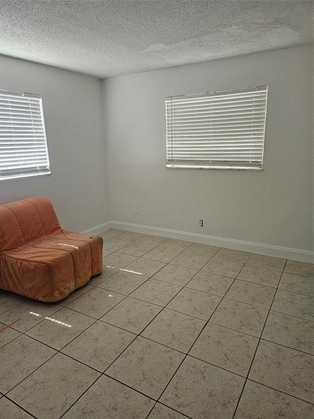 Foto del edificio - 5890 NW 20th St