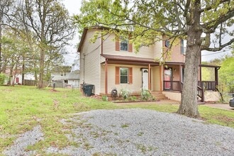 Building Photo - 207 Tenonwood Ct