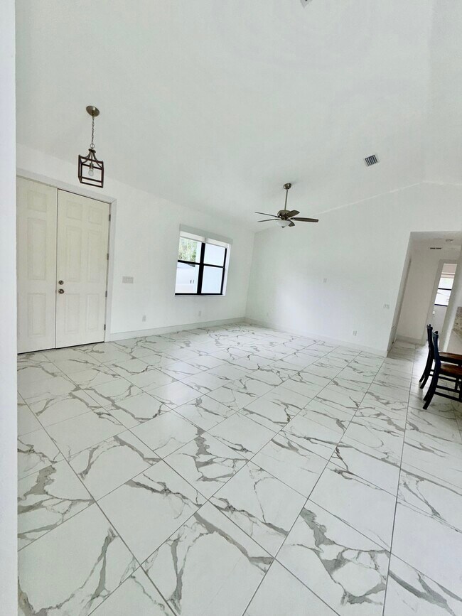 Building Photo - 4128 Barbarossa Ave