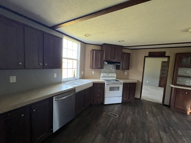 Foto del edificio - 411 Proctor Farm Rd