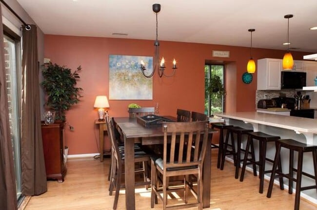 Building Photo - 10 Esprit Ter