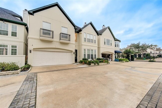 Building Photo - 2217 Potomac Dr