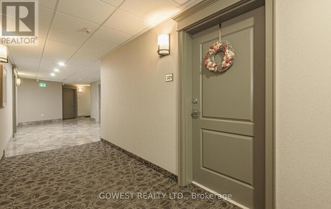 Building Photo - 125 Shoreview Pl