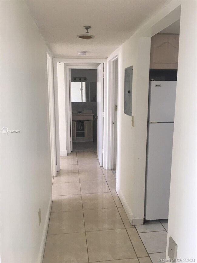 Building Photo - 616 NW 26th Ave