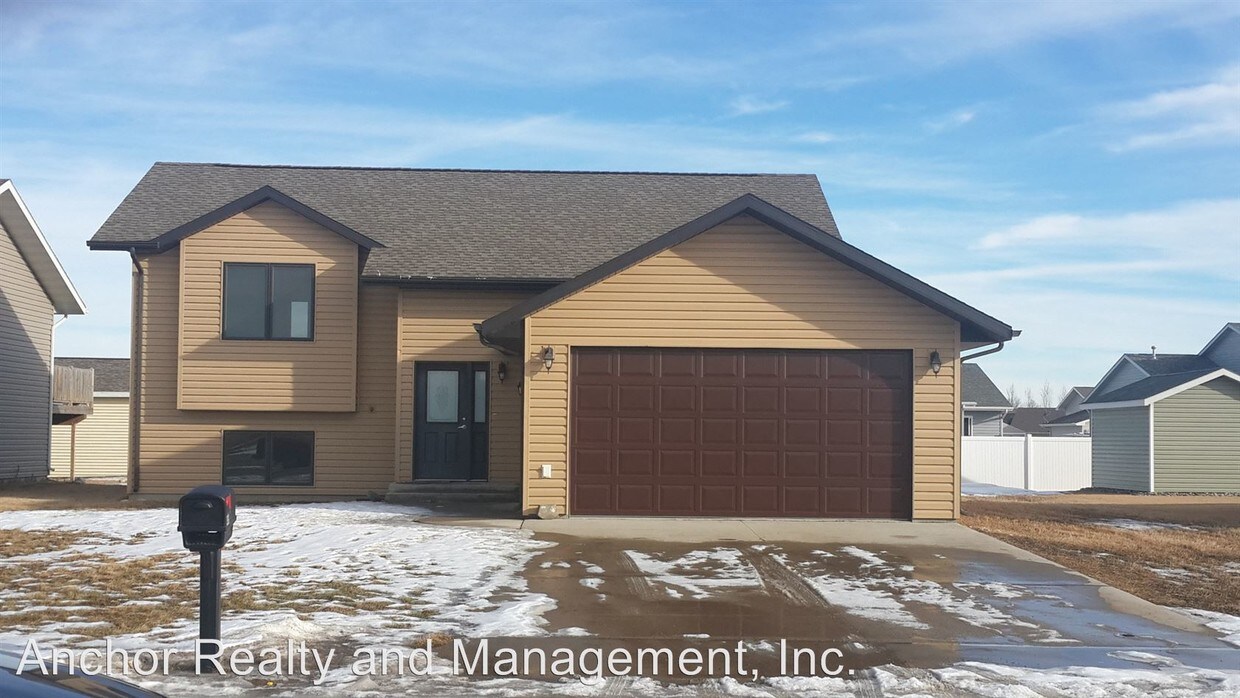 Foto principal - 405 5th Ave SW