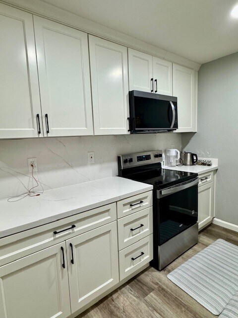 Foto del edificio - 5030 Valley Crest Dr