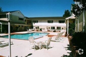 Foto principal - 4800 Williamsburg Ln