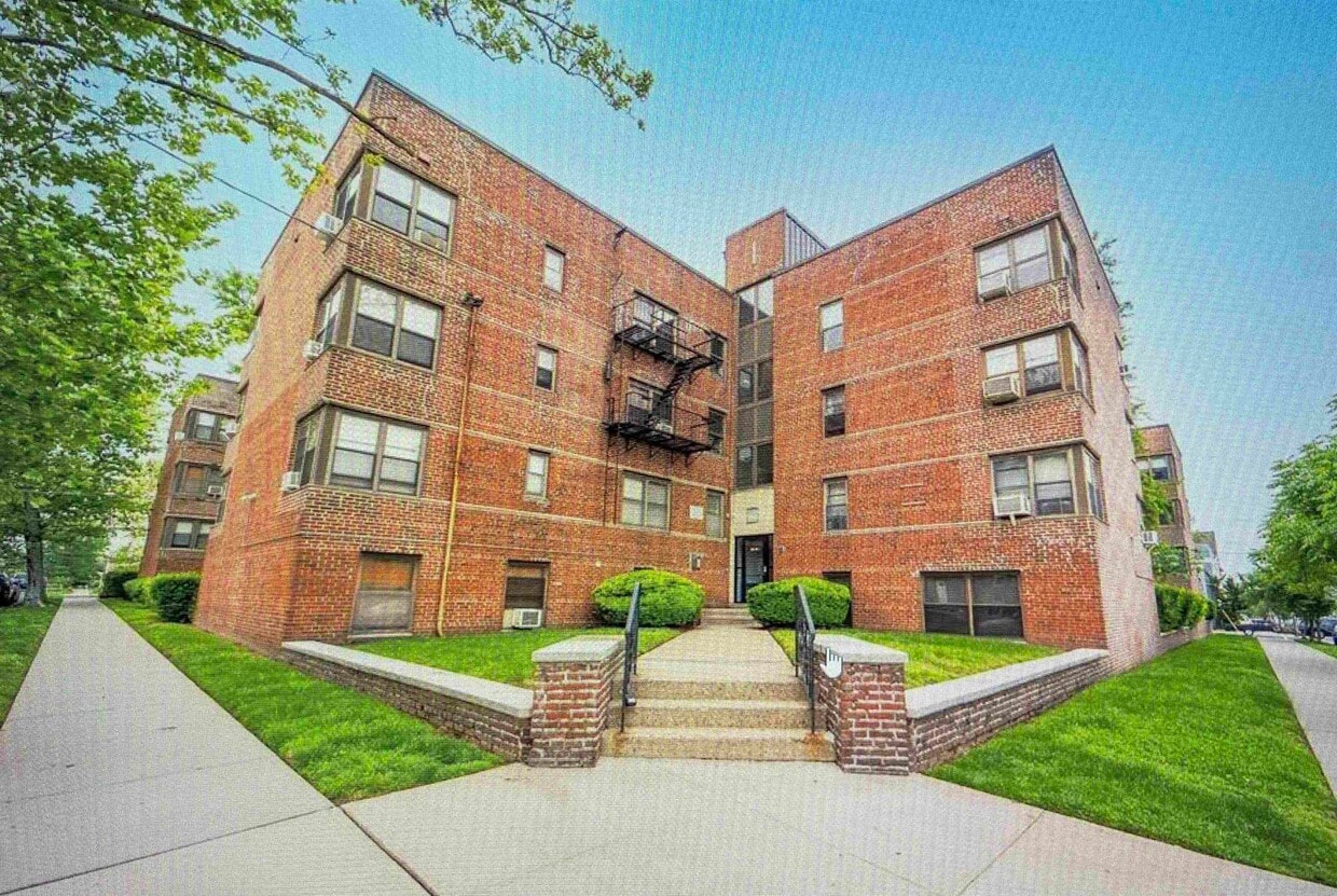 Primary Photo - 1011 Avenue C