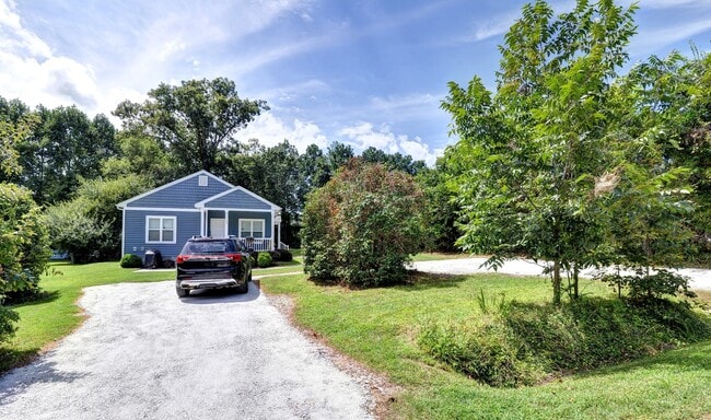 Building Photo - 123 Jesters Ln