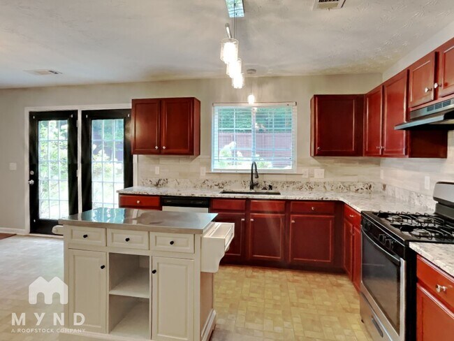 Building Photo - 2260 Valley Creek Dr