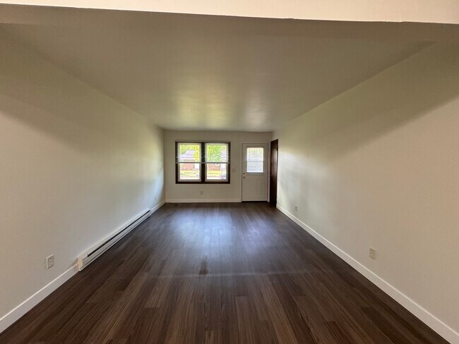 Foto del edificio - 3129 Runway Ave