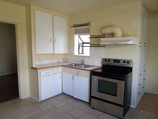 Building Photo - Nguyen-Seattle Duplex