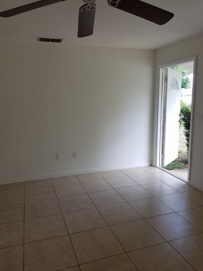 Foto del edificio - Cozy 3BR 2BA House in Laurelwood Community MOVE IN SPECIAL FIRST MONTH FREE RENT!