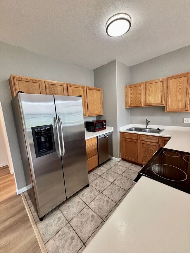 Foto del edificio - Spacious West Denver Townhome in Prime Location! Available Now!