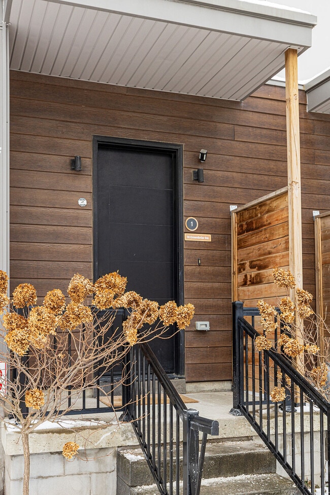 Building Photo - 18 Greenbriar Rd