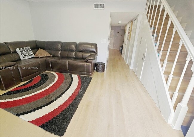 Foto del edificio - 10700 NW 7th St