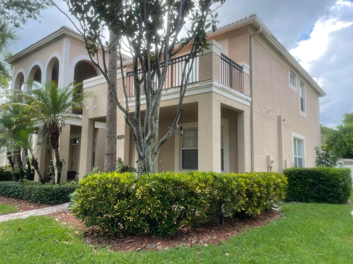 Foto principal - 8029 Murano Cir