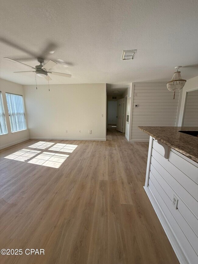 Foto del edificio - 1001 Lighthouse Rd