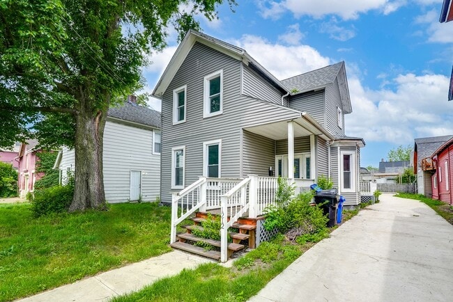 Building Photo - 1212 Rowley Ave