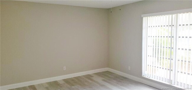 Building Photo - 154 SE Selva Ct