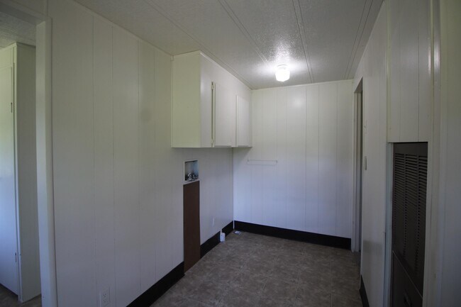 Building Photo - 102 Vz County Rd 1138