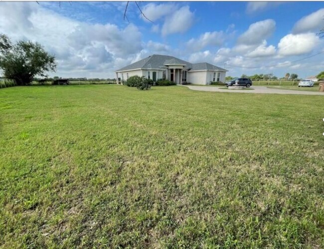 Building Photo - 420 W Palm Dr